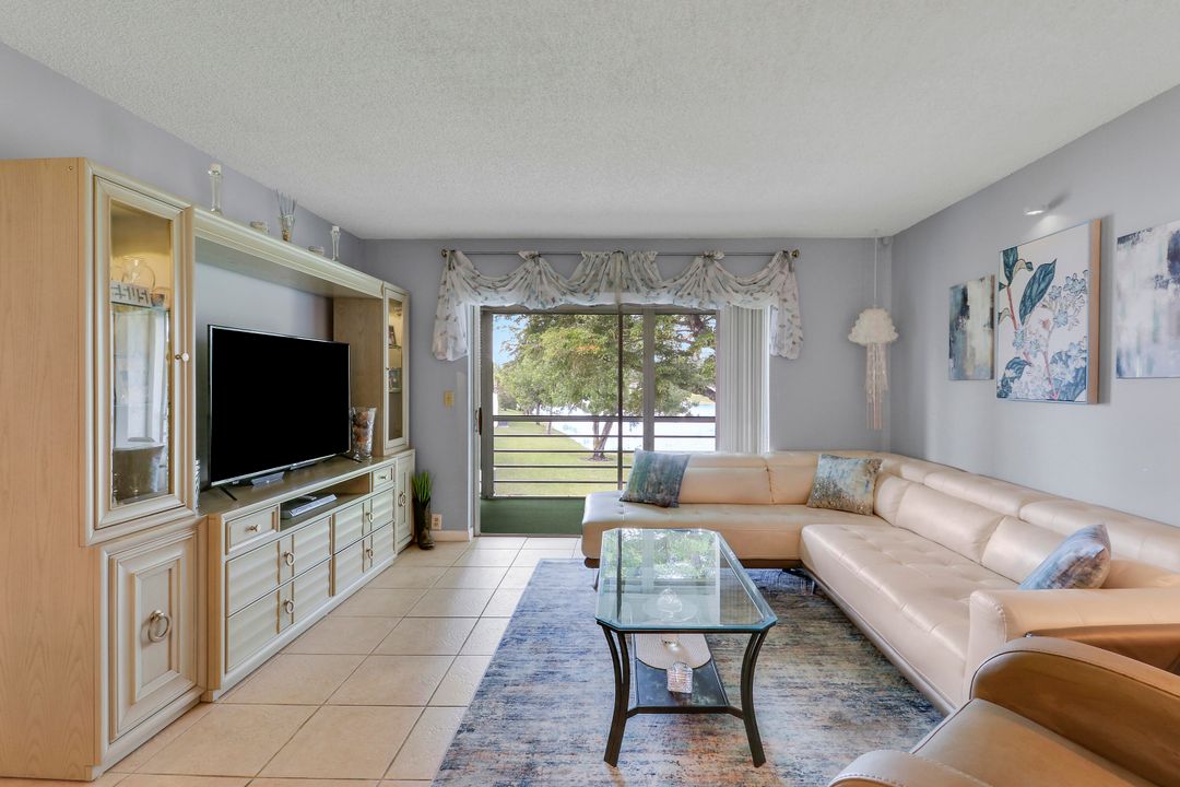 En Venta: $179,000 (2 camas, 2 baños, 1031 Pies cuadrados)