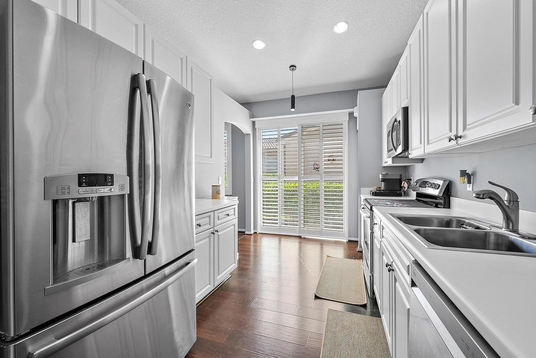 For Sale: $425,000 (2 beds, 2 baths, 1482 Square Feet)