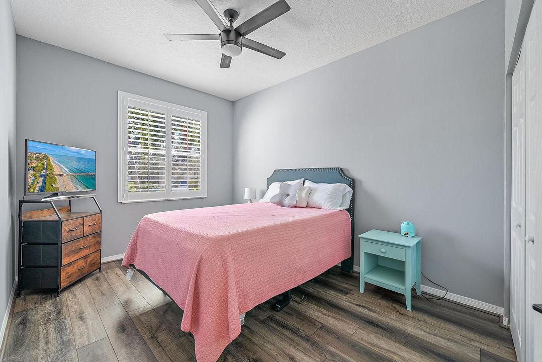 For Sale: $425,000 (2 beds, 2 baths, 1482 Square Feet)