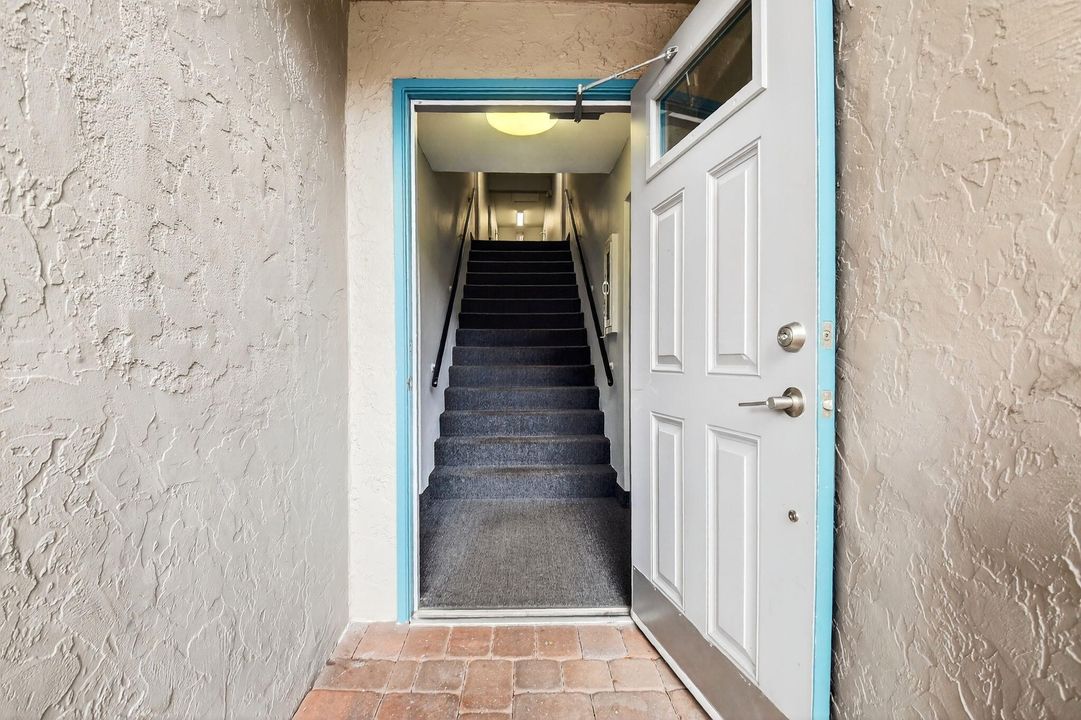 Active With Contract: $2,500 (2 beds, 2 baths, 1008 Square Feet)