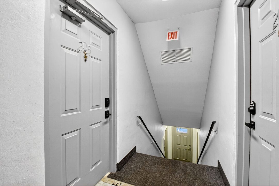 Active With Contract: $2,500 (2 beds, 2 baths, 1008 Square Feet)