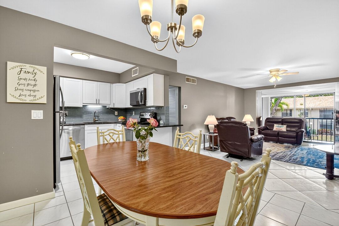 Active With Contract: $2,500 (2 beds, 2 baths, 1008 Square Feet)