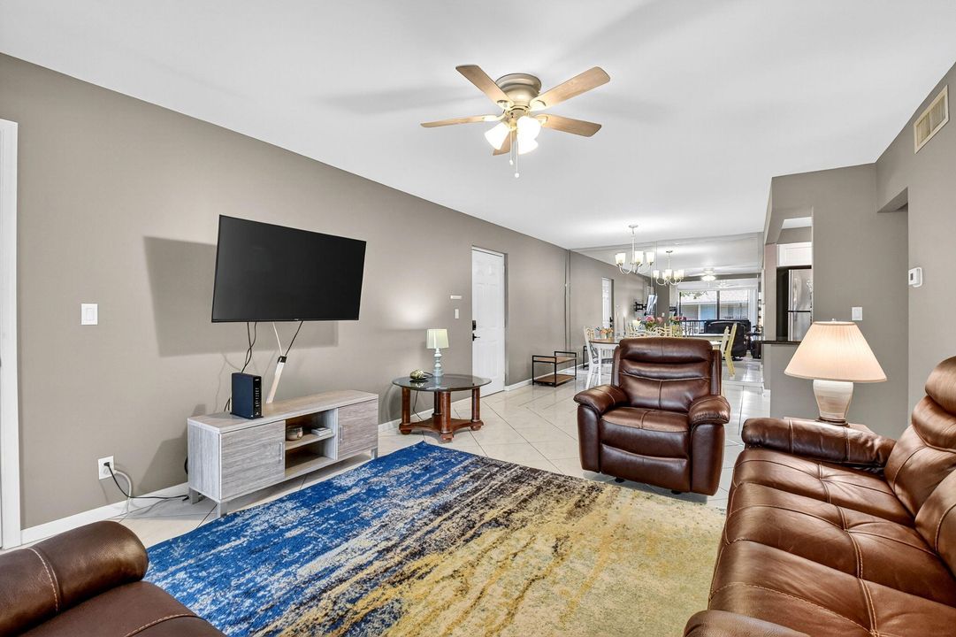 Active With Contract: $2,500 (2 beds, 2 baths, 1008 Square Feet)