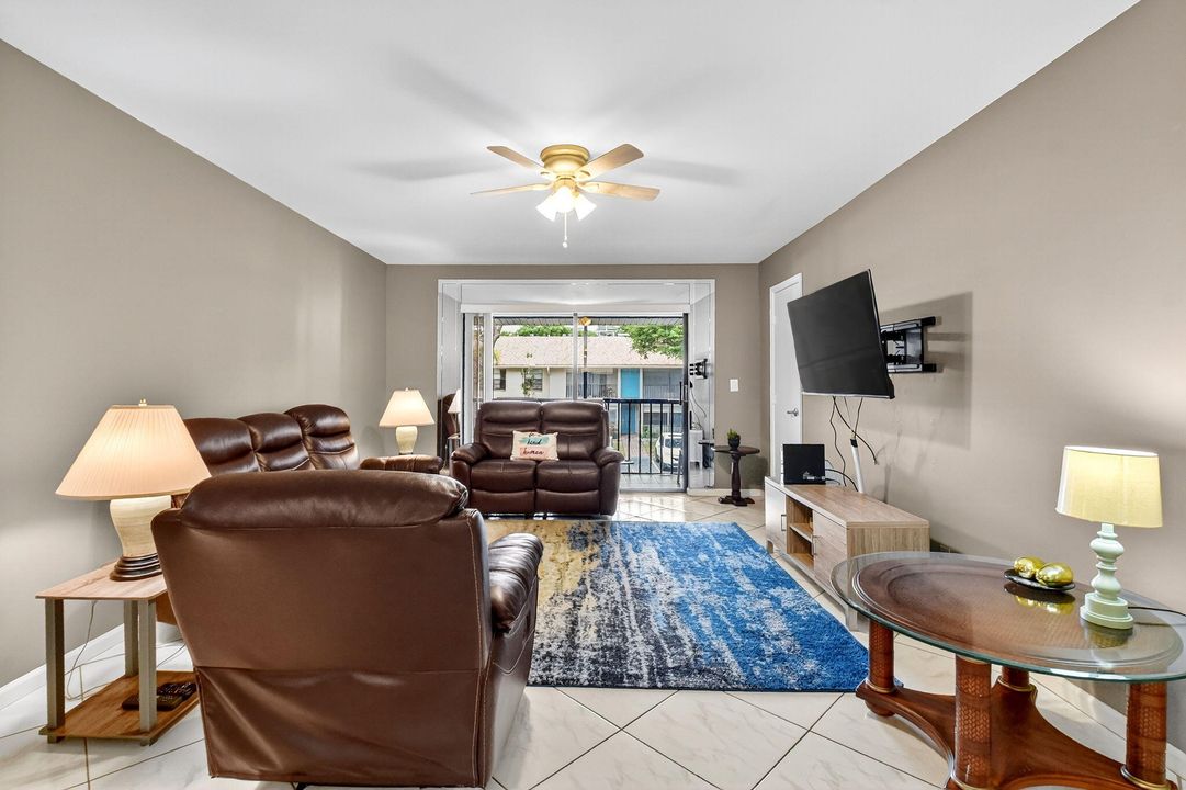 Active With Contract: $2,500 (2 beds, 2 baths, 1008 Square Feet)