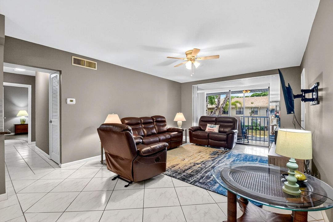 Active With Contract: $2,500 (2 beds, 2 baths, 1008 Square Feet)
