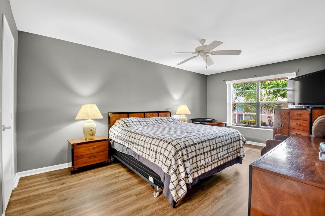 Active With Contract: $2,500 (2 beds, 2 baths, 1008 Square Feet)