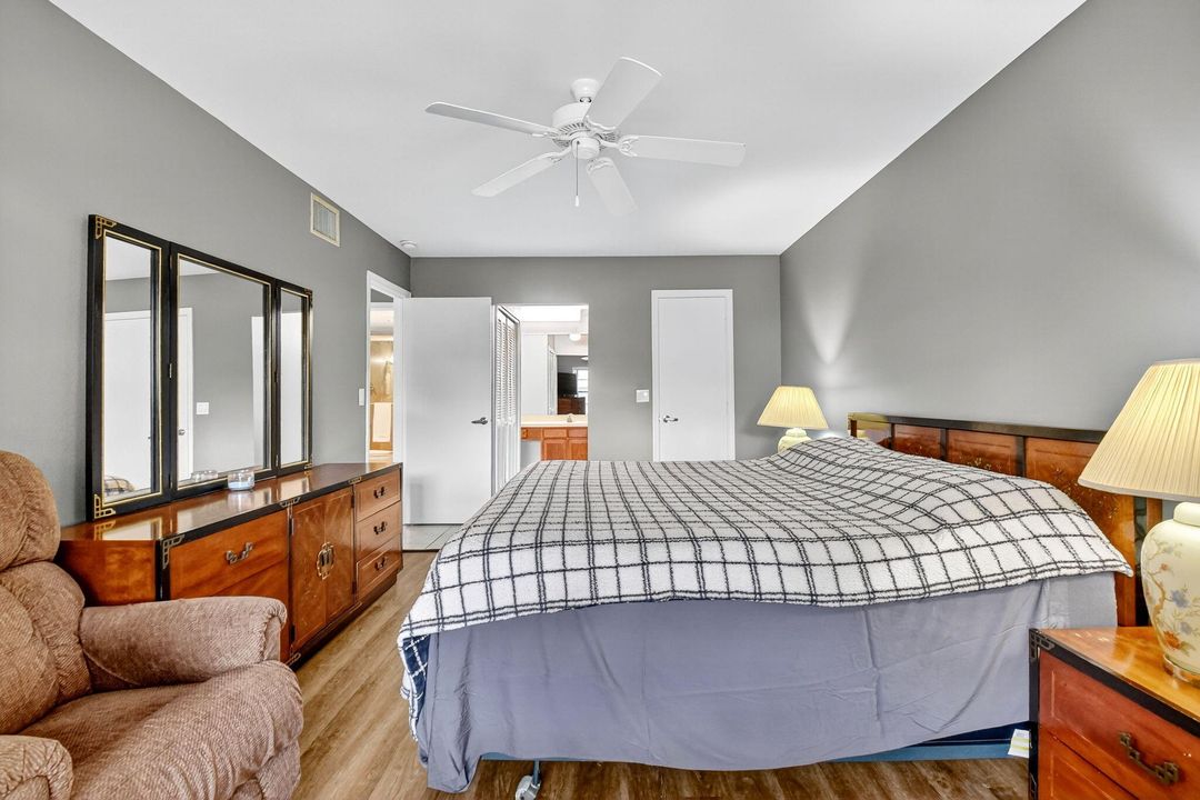 Active With Contract: $2,500 (2 beds, 2 baths, 1008 Square Feet)