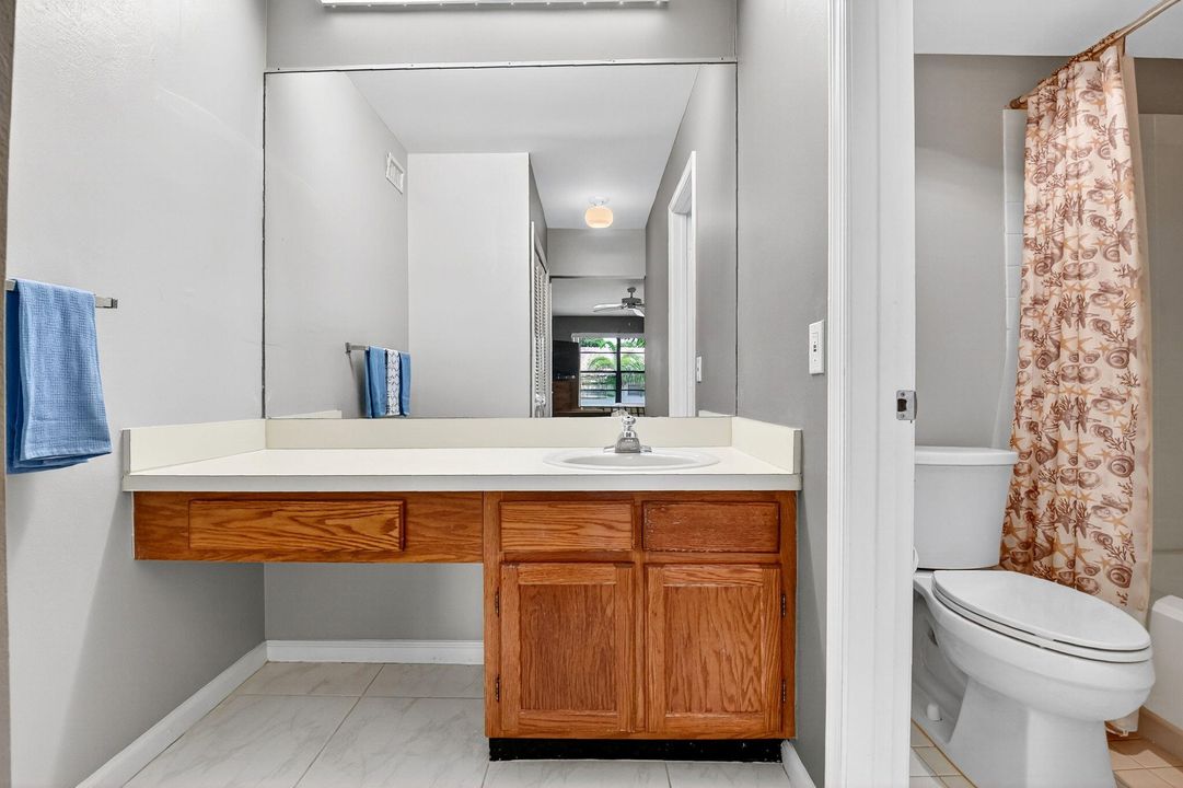 Active With Contract: $2,500 (2 beds, 2 baths, 1008 Square Feet)