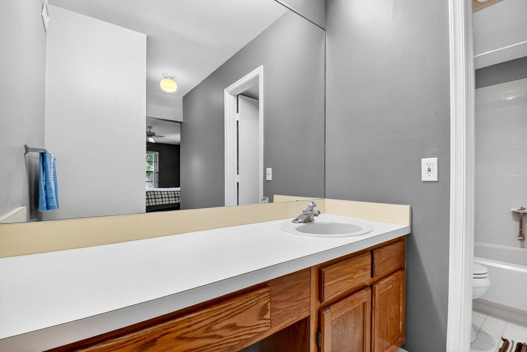 Active With Contract: $2,500 (2 beds, 2 baths, 1008 Square Feet)