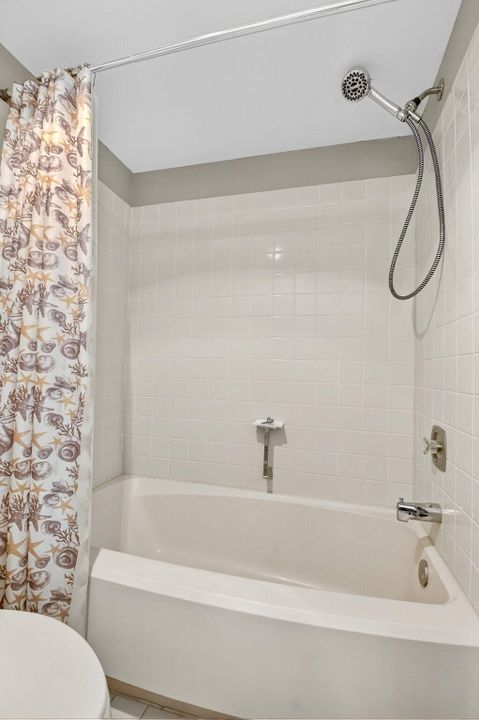 Active With Contract: $2,500 (2 beds, 2 baths, 1008 Square Feet)