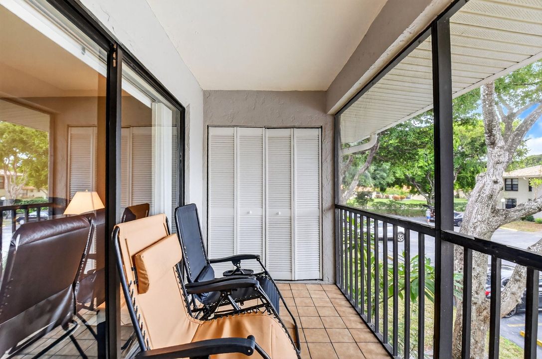 Active With Contract: $2,500 (2 beds, 2 baths, 1008 Square Feet)