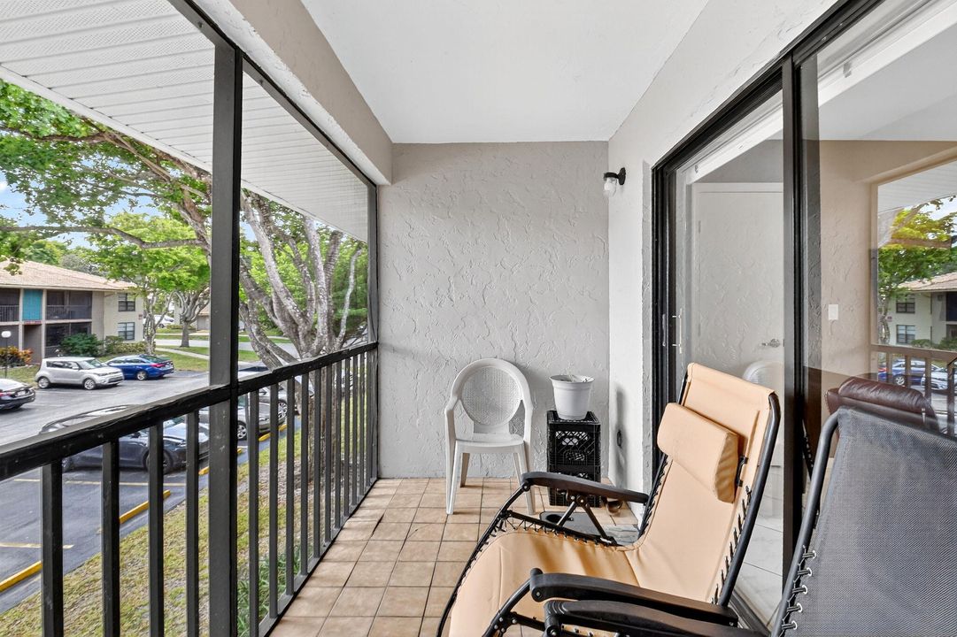 Active With Contract: $2,500 (2 beds, 2 baths, 1008 Square Feet)