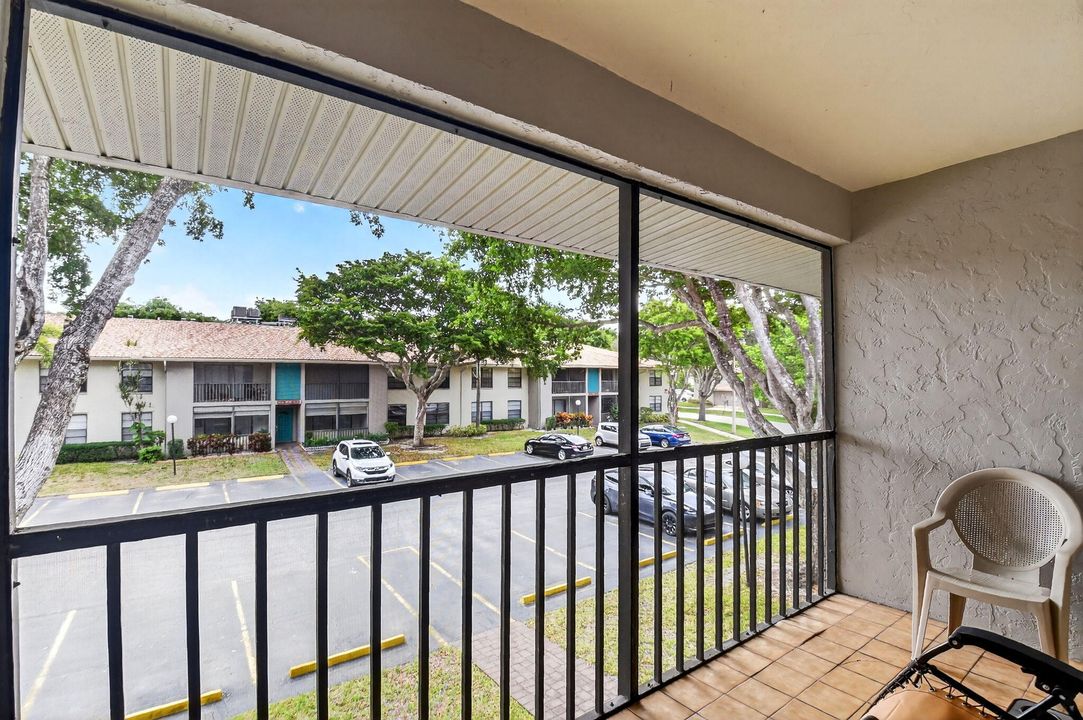 Active With Contract: $2,500 (2 beds, 2 baths, 1008 Square Feet)