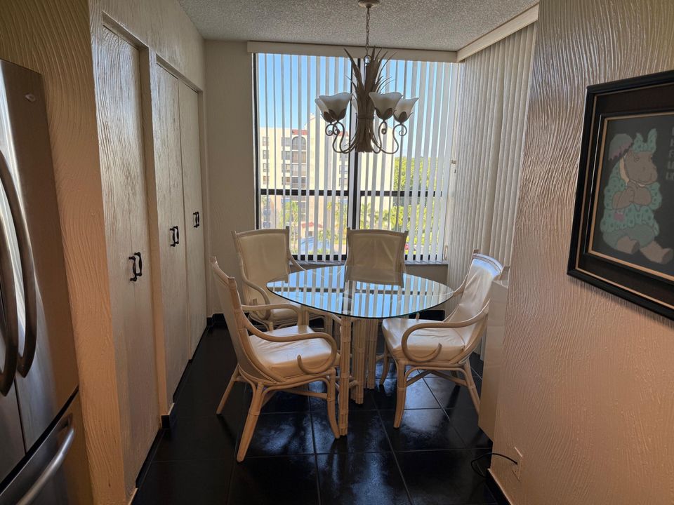 На продажу: $339,000 (3 спален, 2 ванн, 1818 Квадратных фут)