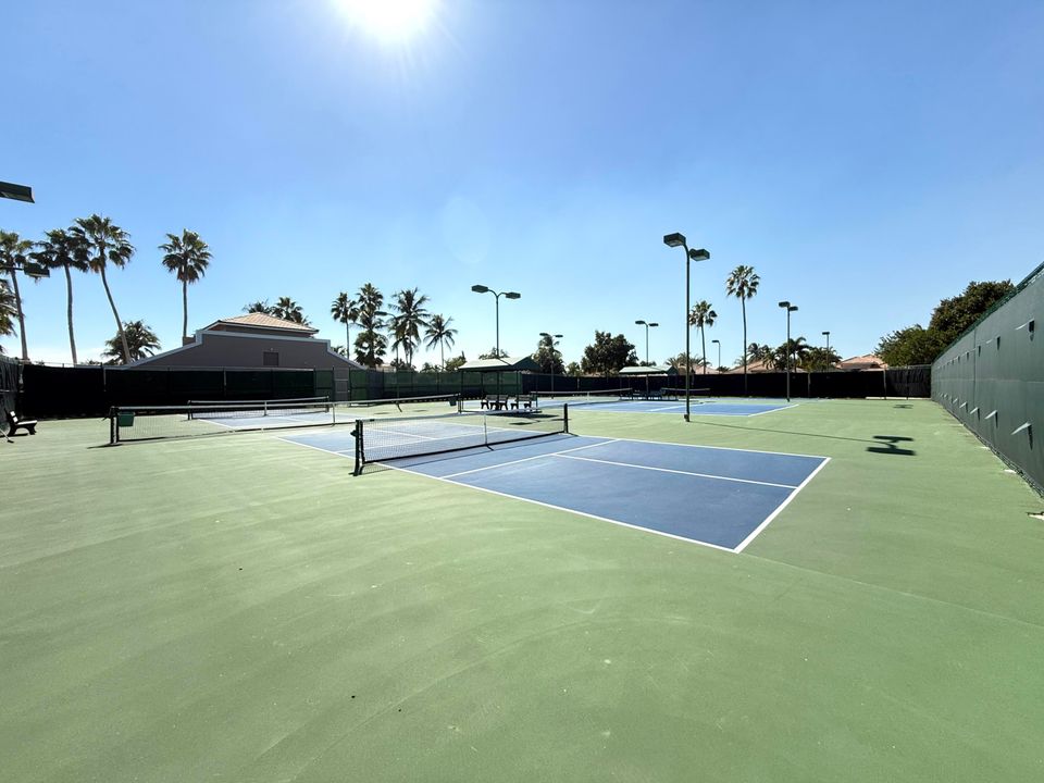 For Sale: $425,000 (2 beds, 2 baths, 1482 Square Feet)