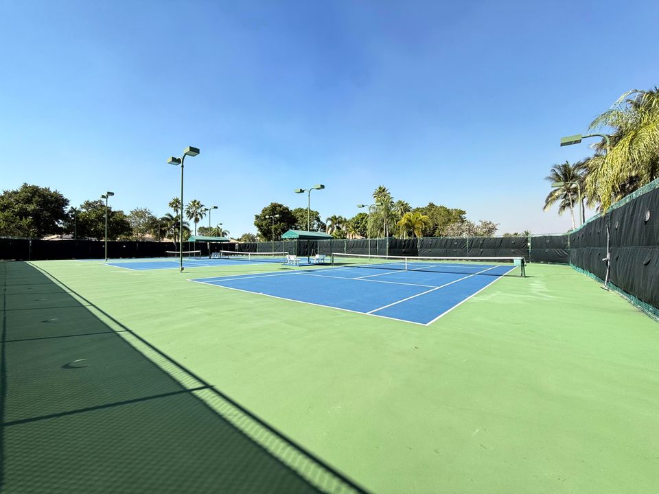 For Sale: $425,000 (2 beds, 2 baths, 1482 Square Feet)