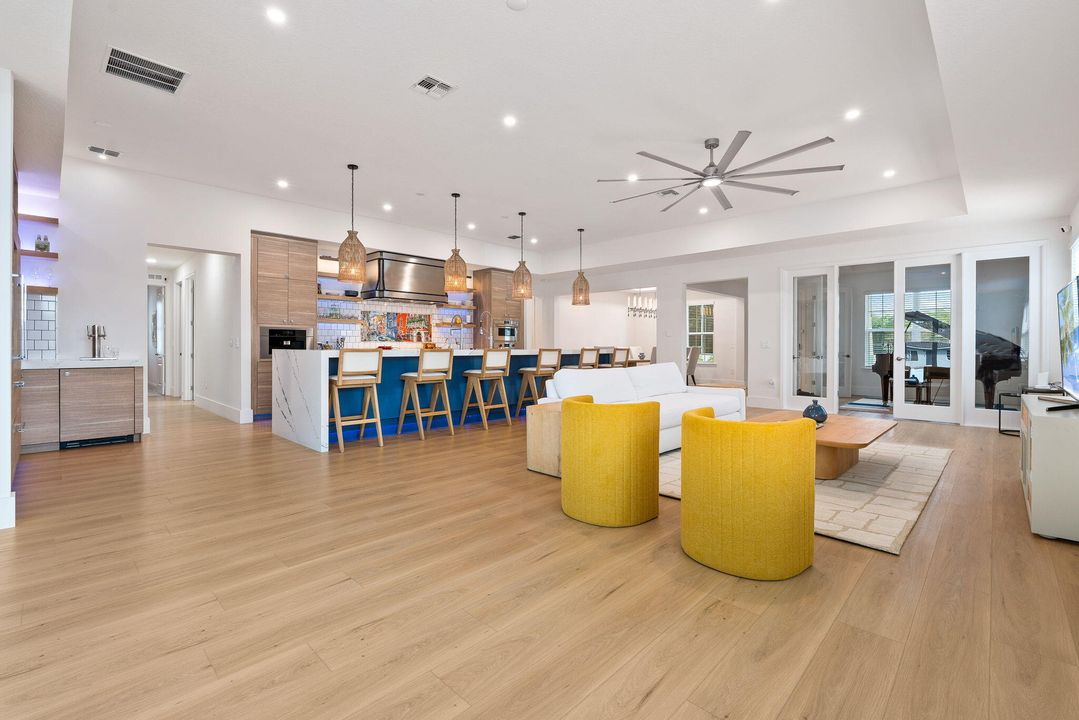 For Sale: $750,000 (4 beds, 4 baths, 3472 Square Feet)