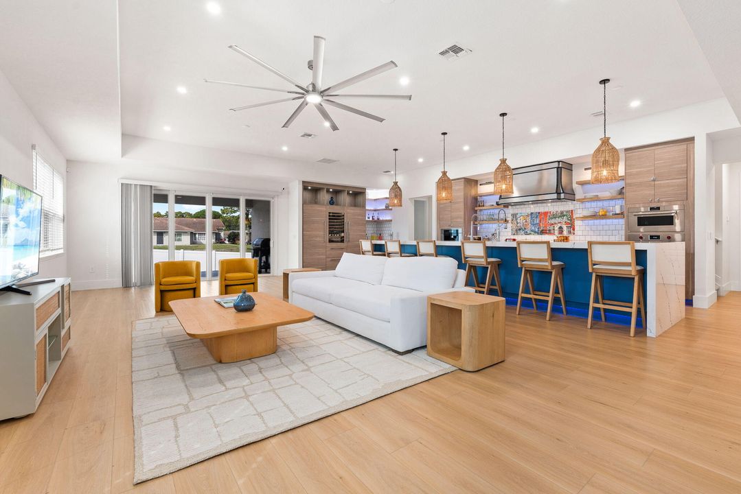 For Sale: $750,000 (4 beds, 4 baths, 3472 Square Feet)