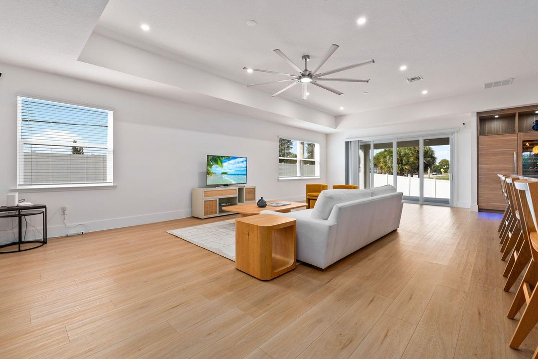 For Sale: $750,000 (4 beds, 4 baths, 3472 Square Feet)