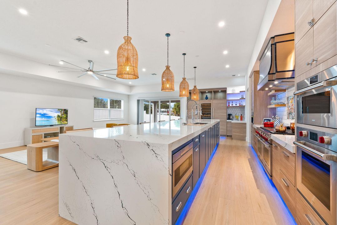 For Sale: $750,000 (4 beds, 4 baths, 3472 Square Feet)