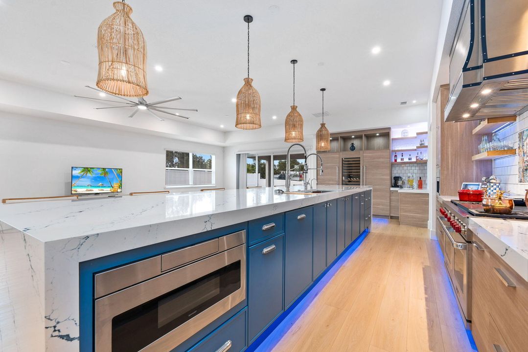 For Sale: $750,000 (4 beds, 4 baths, 3472 Square Feet)