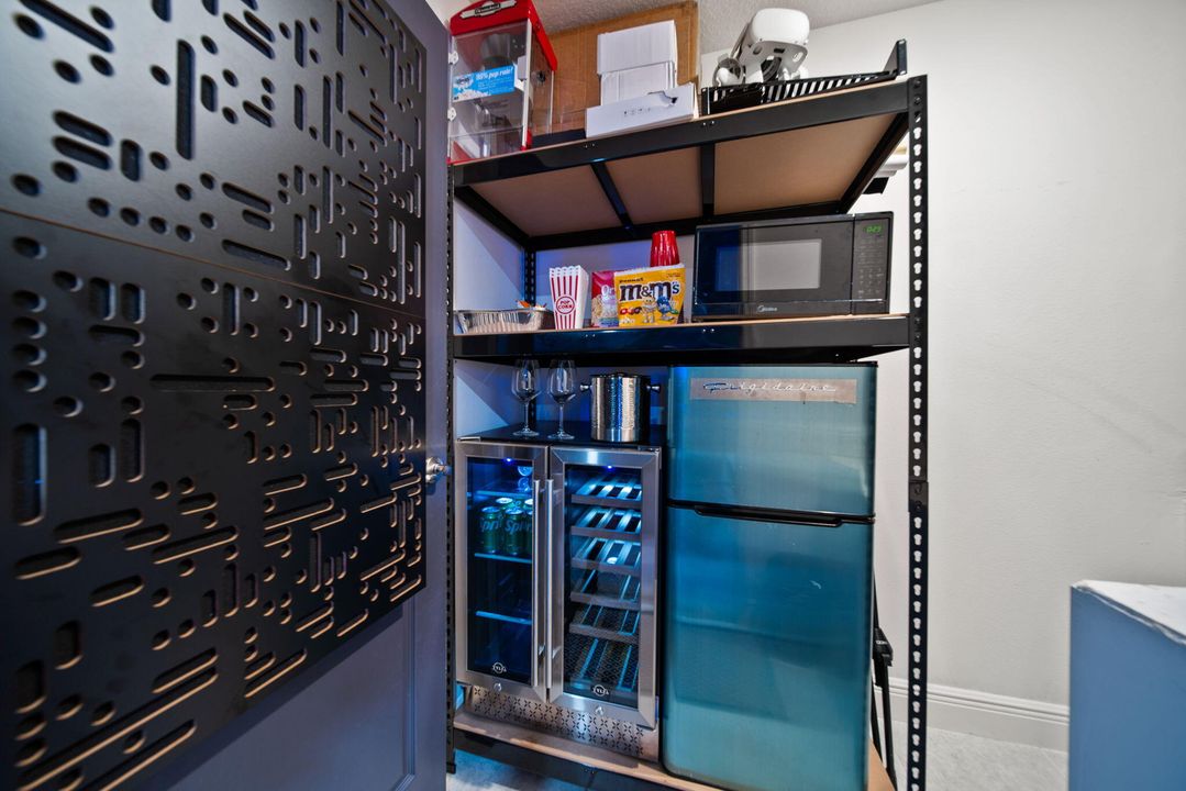 For Sale: $750,000 (4 beds, 4 baths, 3472 Square Feet)