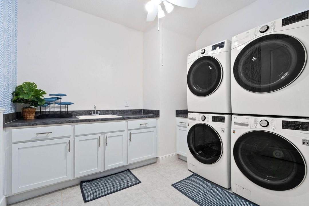 For Sale: $750,000 (4 beds, 4 baths, 3472 Square Feet)