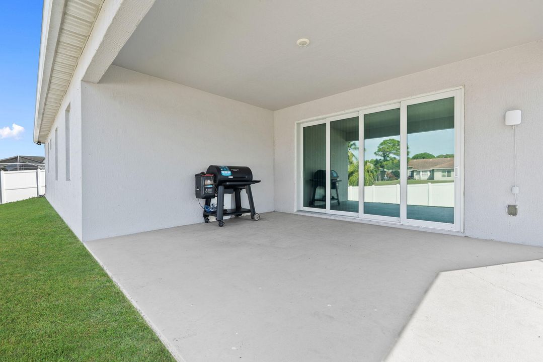 For Sale: $750,000 (4 beds, 4 baths, 3472 Square Feet)