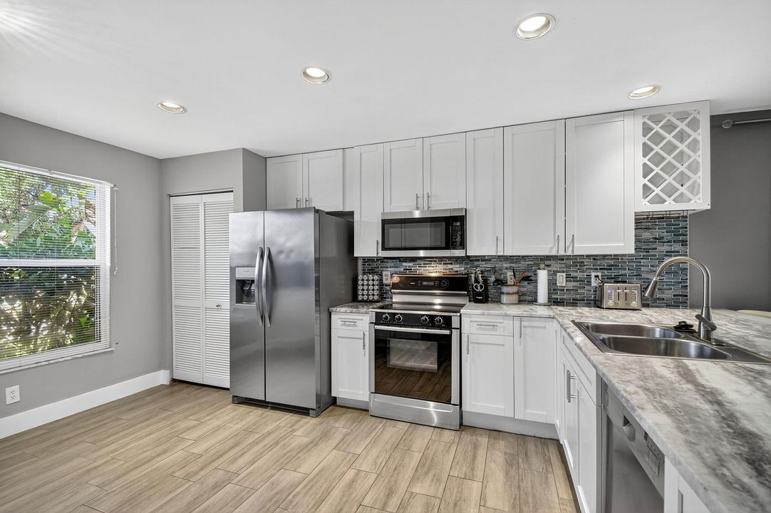 待售: $635,000 (4 贝兹, 2 浴室, 2201 平方英尺)