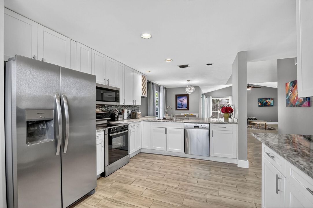 待售: $635,000 (4 贝兹, 2 浴室, 2201 平方英尺)