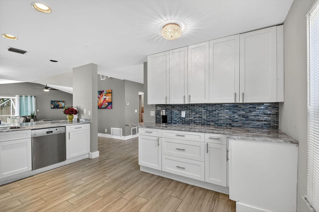 待售: $635,000 (4 贝兹, 2 浴室, 2201 平方英尺)