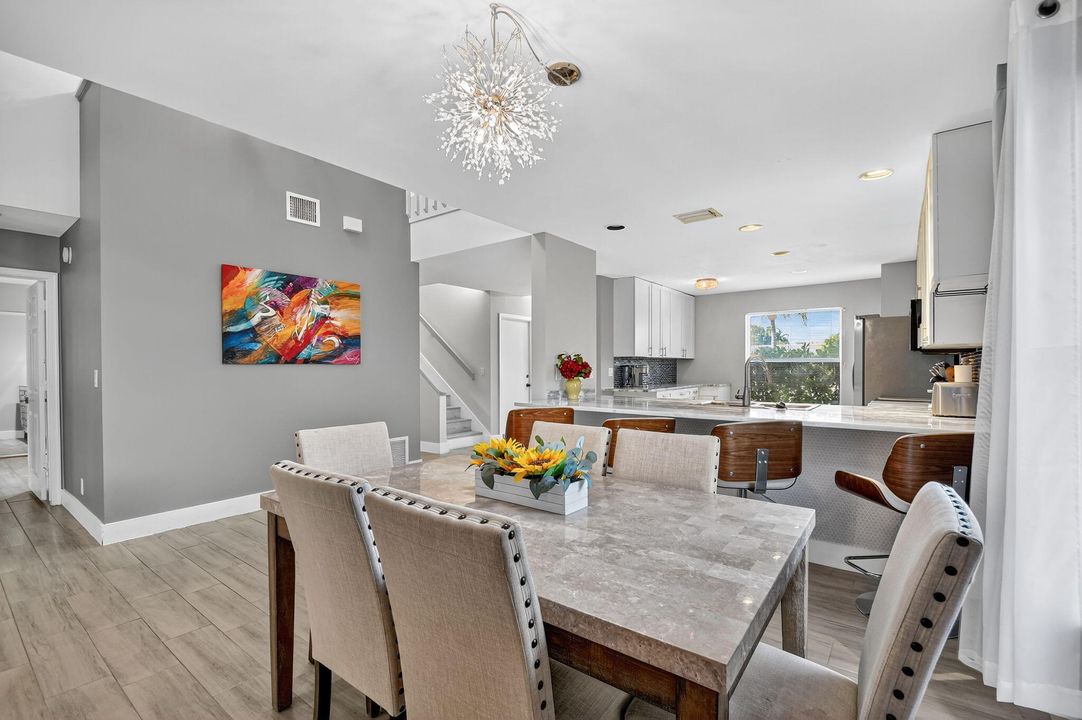 待售: $635,000 (4 贝兹, 2 浴室, 2201 平方英尺)