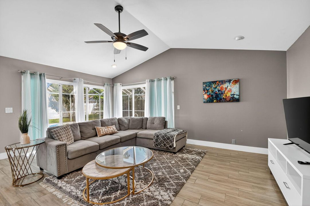 待售: $635,000 (4 贝兹, 2 浴室, 2201 平方英尺)