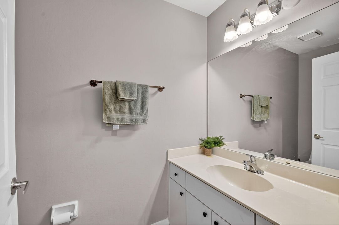 待售: $635,000 (4 贝兹, 2 浴室, 2201 平方英尺)