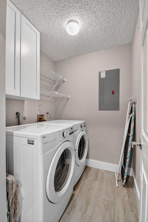 待售: $635,000 (4 贝兹, 2 浴室, 2201 平方英尺)