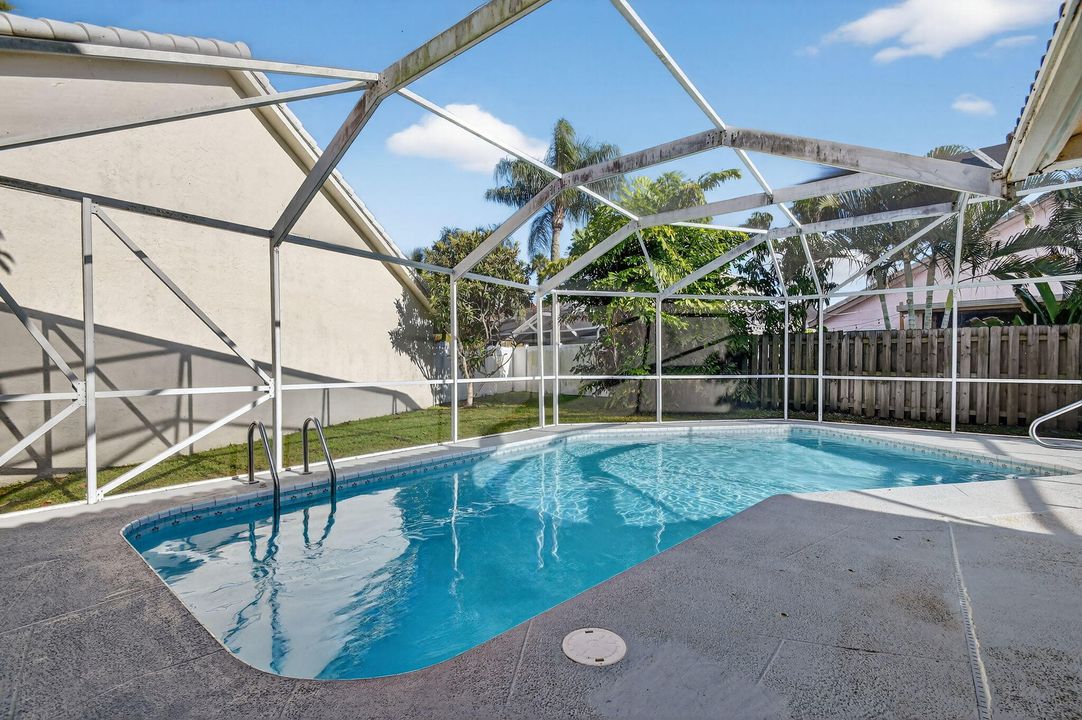 待售: $635,000 (4 贝兹, 2 浴室, 2201 平方英尺)