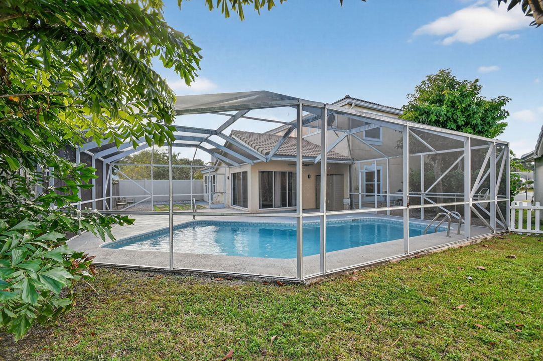 待售: $635,000 (4 贝兹, 2 浴室, 2201 平方英尺)