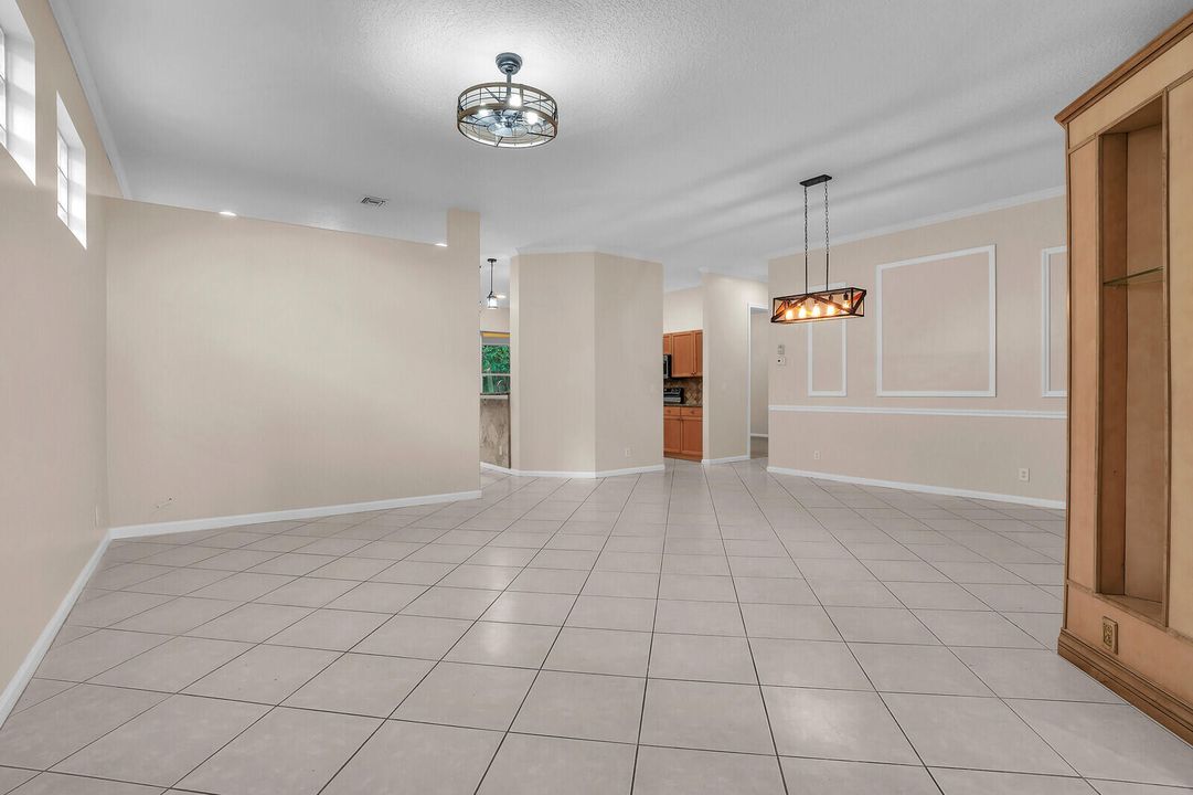 В аренду: $2,800 (3 спален, 2 ванн, 2303 Квадратных фут)