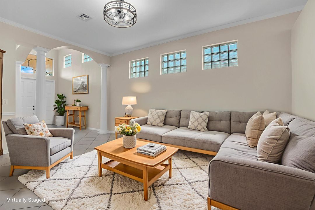 В аренду: $2,800 (3 спален, 2 ванн, 2303 Квадратных фут)