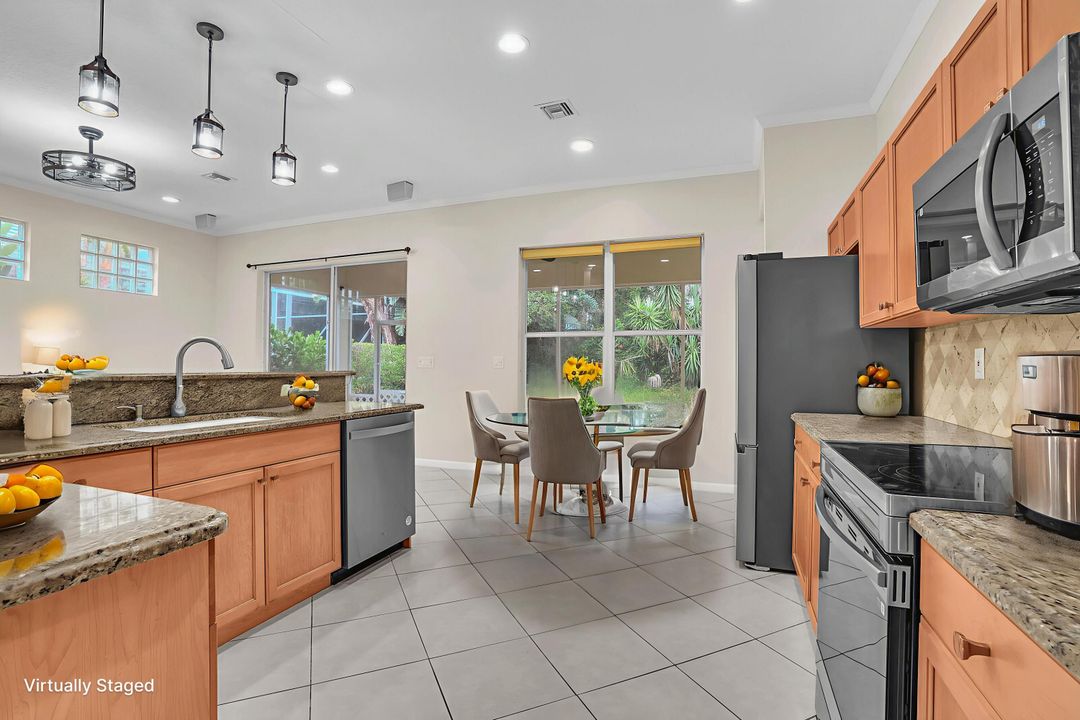 В аренду: $2,800 (3 спален, 2 ванн, 2303 Квадратных фут)