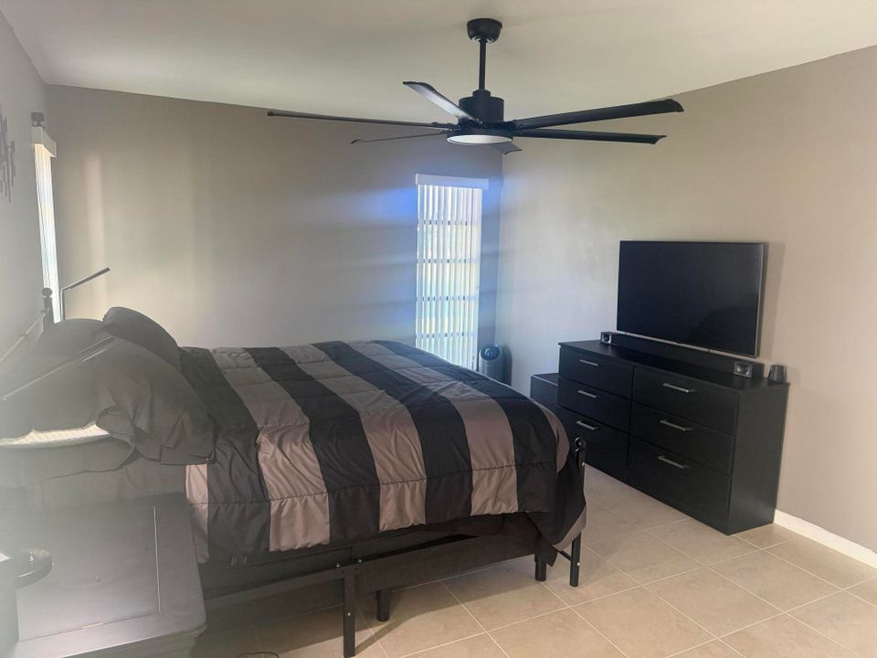 En Venta: $329,000 (2 camas, 2 baños, 1379 Pies cuadrados)