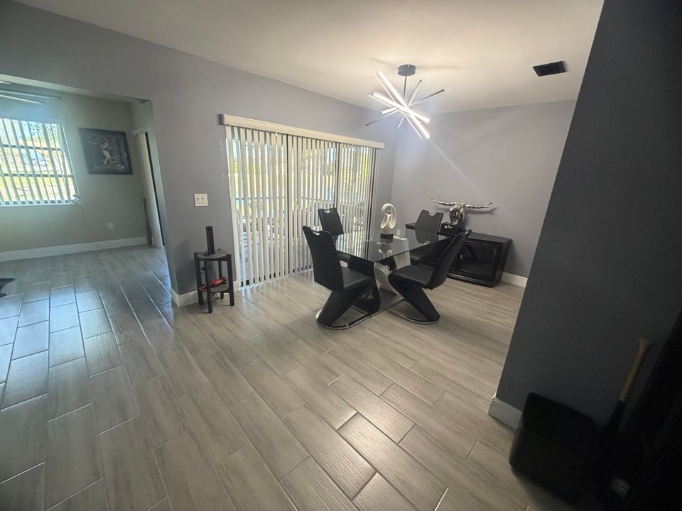 En Venta: $329,000 (2 camas, 2 baños, 1379 Pies cuadrados)