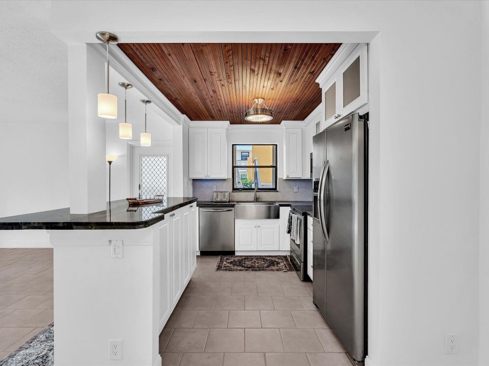 合同活跃: $2,500 (2 贝兹, 2 浴室, 1056 平方英尺)