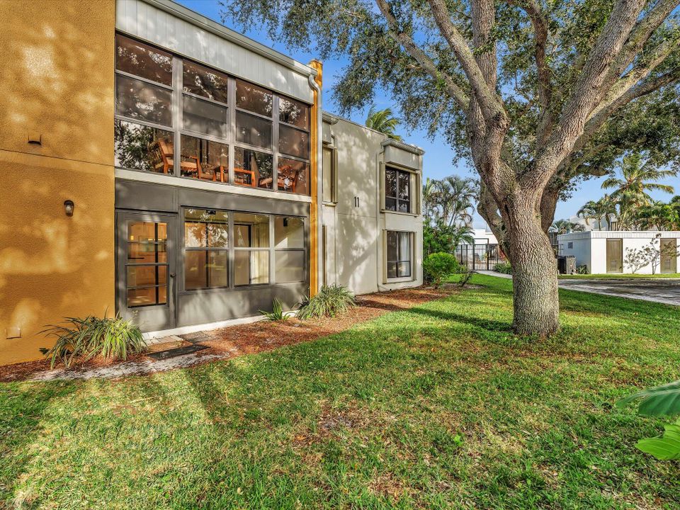 合同活跃: $2,500 (2 贝兹, 2 浴室, 1056 平方英尺)