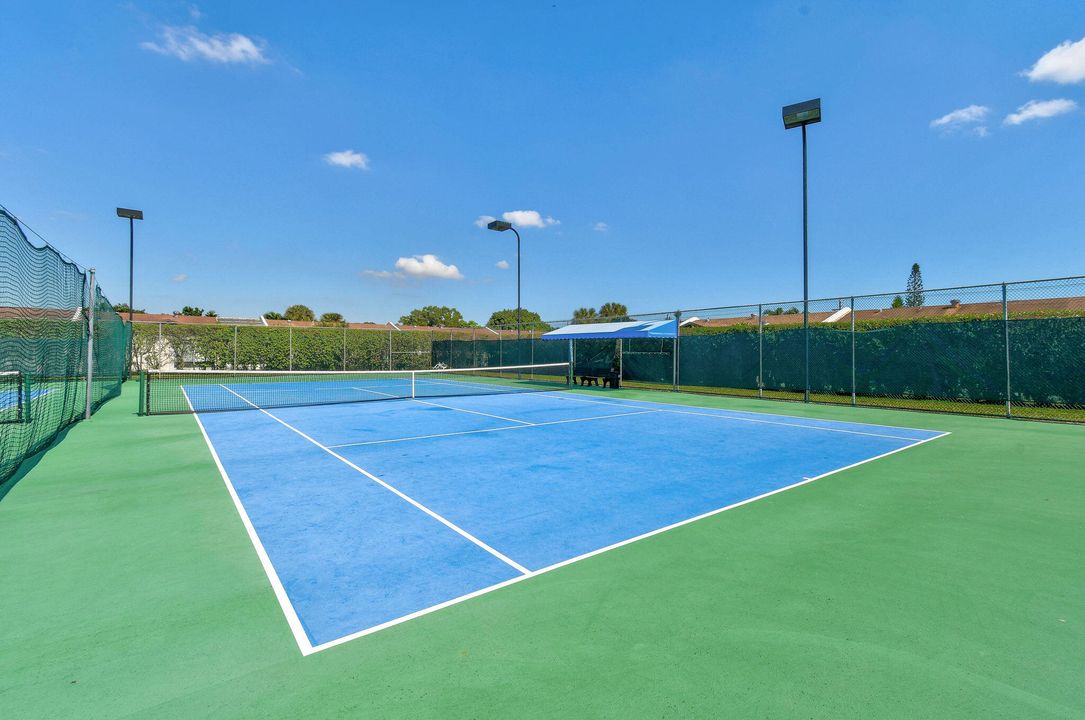 Activo con contrato: $234,900 (3 camas, 2 baños, 1024 Pies cuadrados)