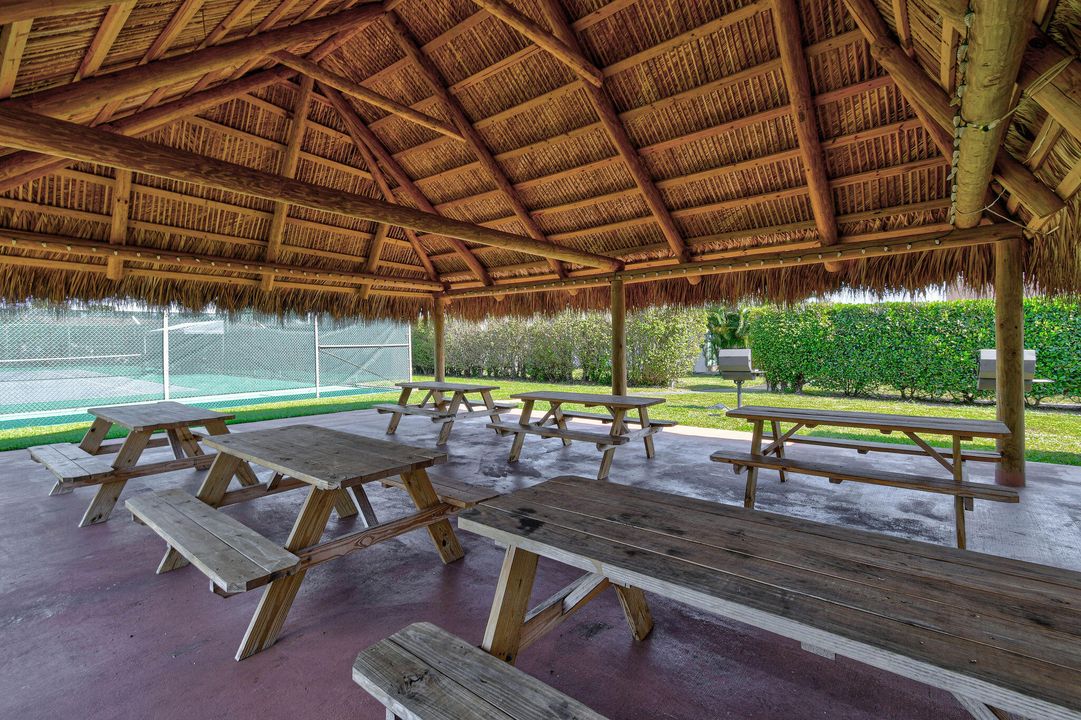 Activo con contrato: $234,900 (3 camas, 2 baños, 1024 Pies cuadrados)