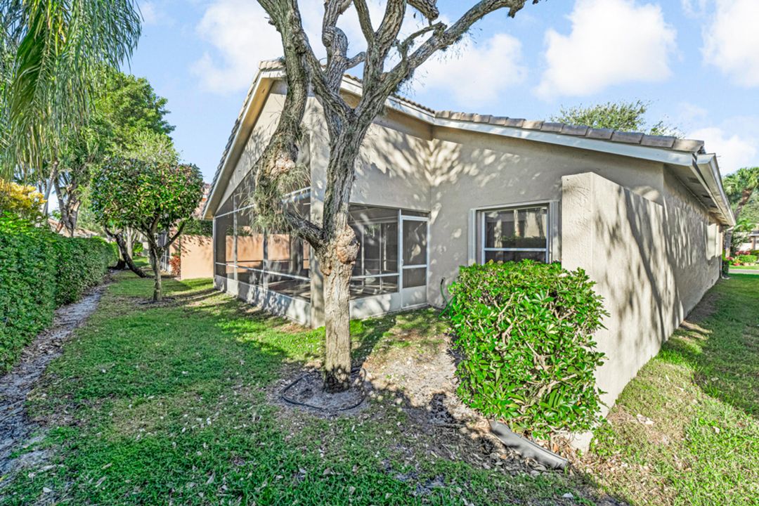 Active With Contract: $360,000 (2 beds, 2 baths, 1722 Square Feet)