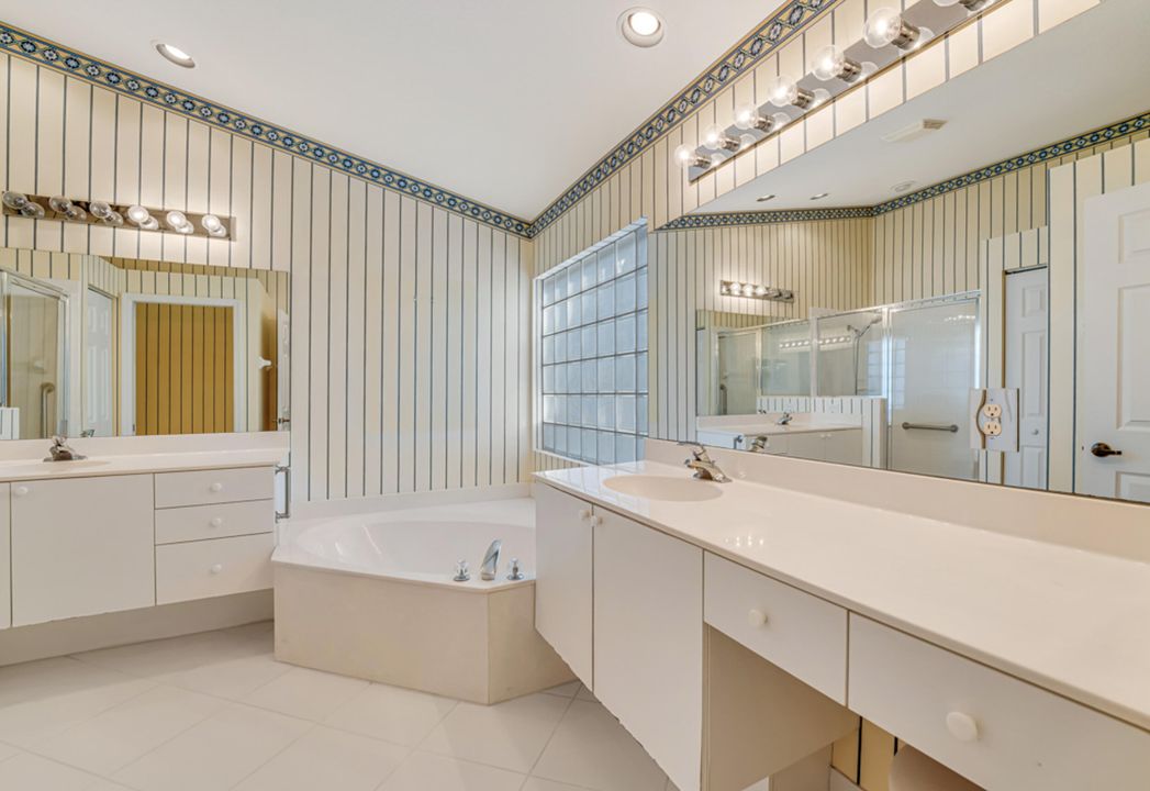 Active With Contract: $360,000 (2 beds, 2 baths, 1722 Square Feet)