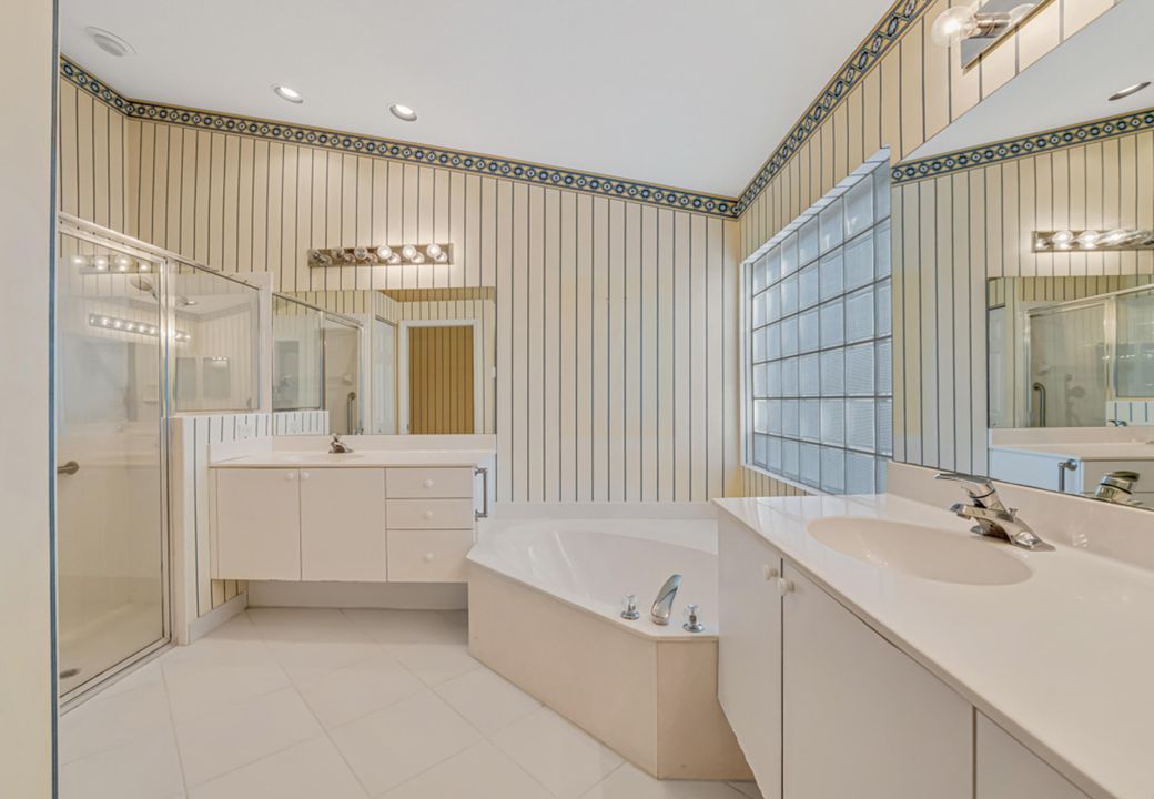 Active With Contract: $360,000 (2 beds, 2 baths, 1722 Square Feet)