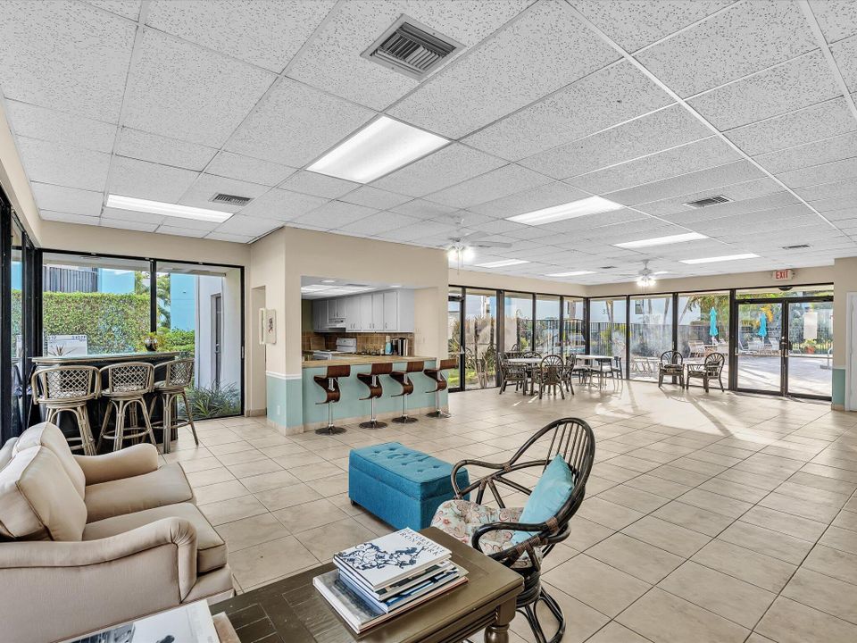 合同活跃: $2,500 (2 贝兹, 2 浴室, 1056 平方英尺)